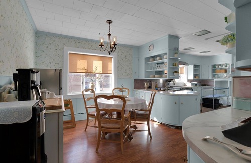 Olean Bed & Breakfast | Elegant Decor, Plush Bedding! Maya Angelou Room