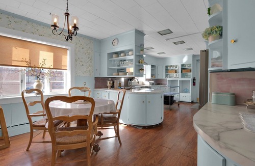 Olean Bed & Breakfast | Elegant Decor, Plush Bedding! Maya Angelou Room