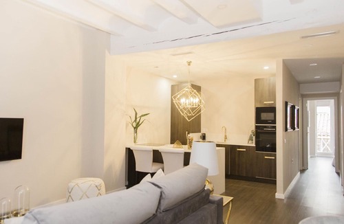 La Roqueta Apartment | Elegant downtown apartment with Wi-Fi and air conditioning