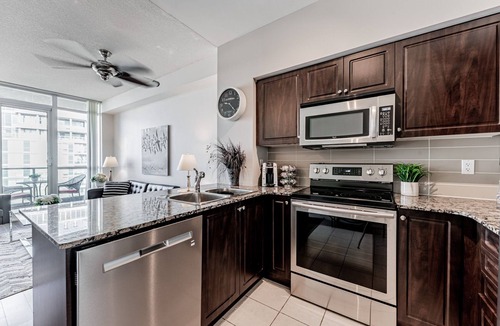 Fort York Apartment | Elegant Downtown Oasis with City and Lake Views Plus Parking!