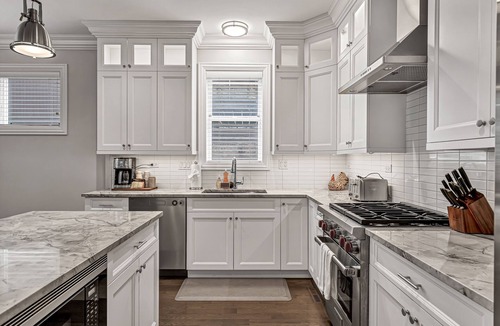 Wrigleyville Condo | Elegant Duplex with Chef's Kitchen Near Wrigley Field by AllSet Turnover