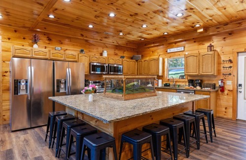 Pigeon Forge Cabin | Elegant Elite Estate — Wedding Venue w/Lodging