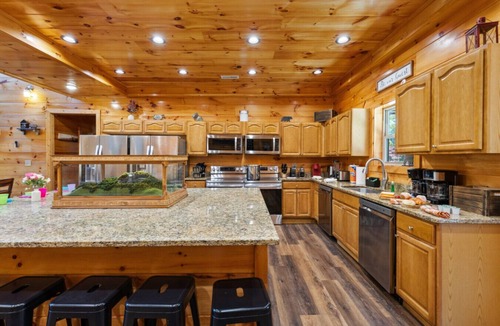 Pigeon Forge Cabin | Elegant Elite Estate — Wedding Venue w/Lodging