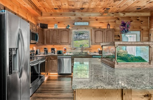 Pigeon Forge Cabin | Elegant Elite Estate — Wedding Venue w/Lodging
