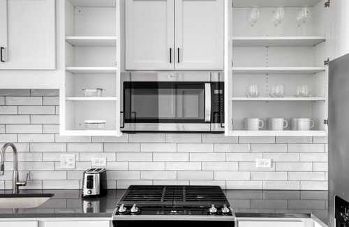 Elmhurst Apartment | Elegant Elmhurst 1BR w/Lounge, Pool & Gym nr Metra, by Blueground