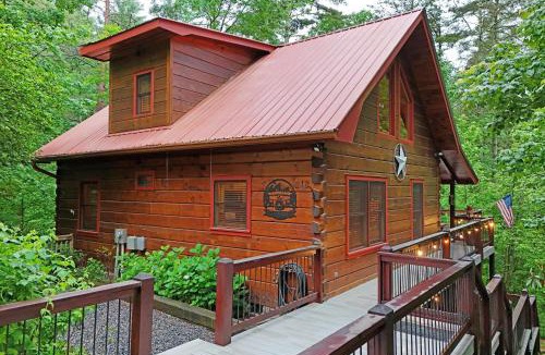 Hidden Lake Apartment | Elegant Escape-Cherry Log GA