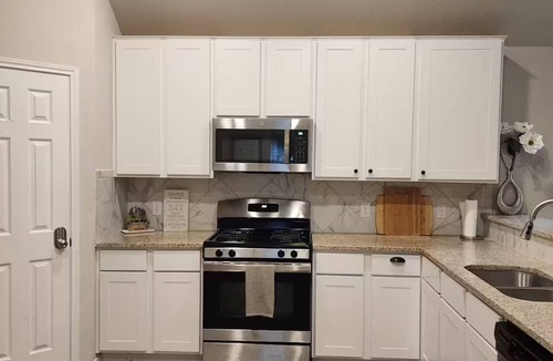 Fresno House | Elegant Escape in central location