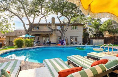 North Central Thousand Oaks House | Elegant Escape - Sleeps 14 - Games Pool Fire Pit