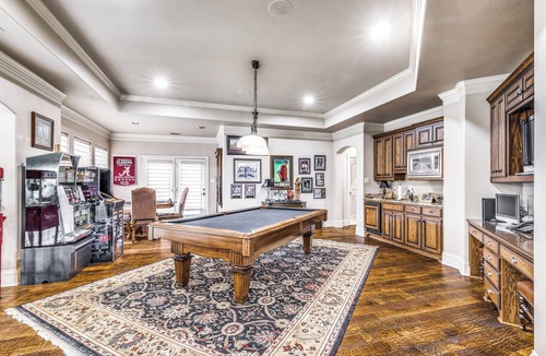 Forney House | Elegant Estate - Pool & Views