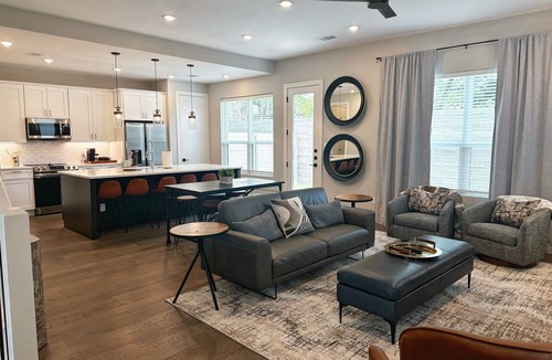 College Station House | Elegant Estate - Aggie Football Game Day House