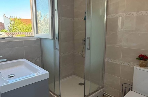 Goussainville House | Elegant family home 10 Pers/RER D/Parc Astérix/CDG