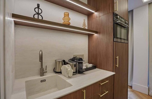 8th Arrondissement Apartment | Elegant Flat Matignon Avenue Faubourg St Honore