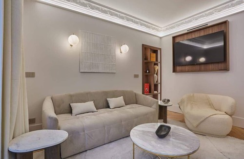 8th Arrondissement Apartment | Elegant Flat Matignon Avenue Faubourg St Honore