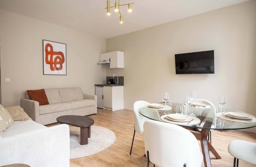 Le Pre-Saint-Gervais Apartment | Elegant, fully equipped, air-conditioned accommodation