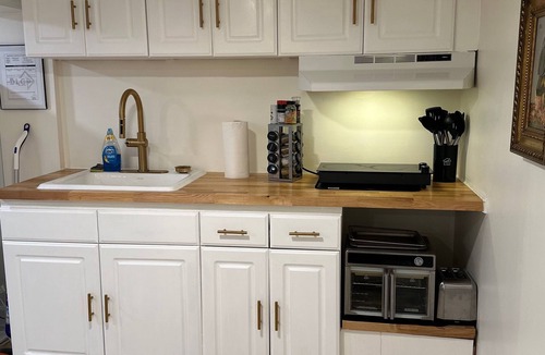 Near Northeast House | Elegant Garden Suite Minutes Walk to Union Market and NoMa Metro Station