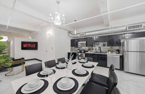 Gaslamp Quarter Apartment | Elegant Gaslamp Loft City Views & 99 Walk Score!