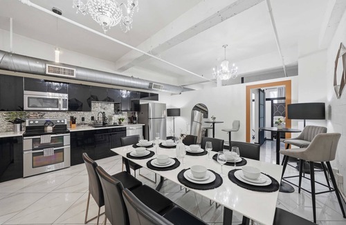 Gaslamp Quarter Apartment | Elegant Gaslamp Loft City Views & 99 Walk Score!