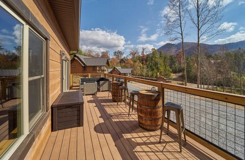Wears Valley Cabin | Elegant Getaway - 4BR Cabin & Indoor Pool!