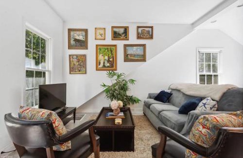 Covington Apartment | Elegant Guest Studio in Upscale Community