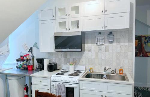 Covington Apartment | Elegant Guest Studio in Upscale Community