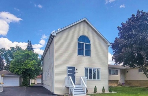 Elmhurst House | Elegant Haven: 4BR/3BA Retreat-Ideal for LongStays