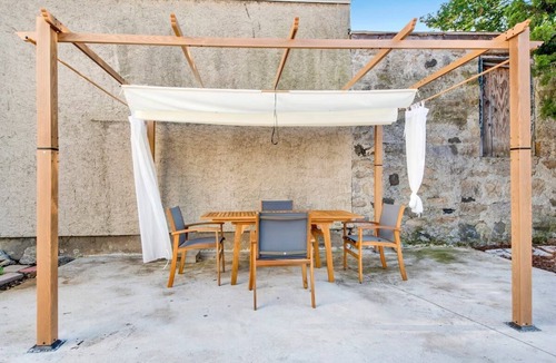 Bryn Mawr Apartment | Elegant Hideaway with Free Parking