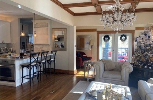 Central Hyde Park House | Elegant historic 6 BR home in key World Cup Location!