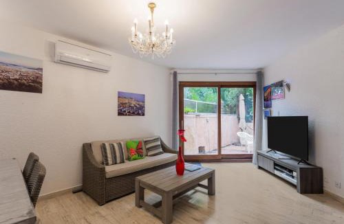 Le Mourillon House | Elegant holiday home with pool