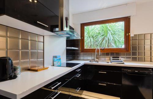 Le Mourillon House | Elegant holiday home with pool