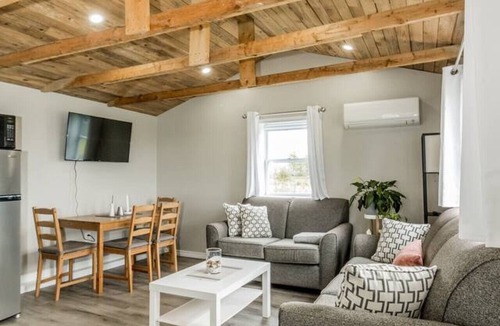 Middleton Condo | Elegant home away from home - Valley View