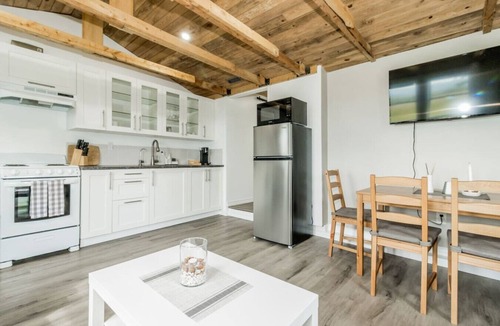 Middleton Condo | Elegant home away from home - Valley View