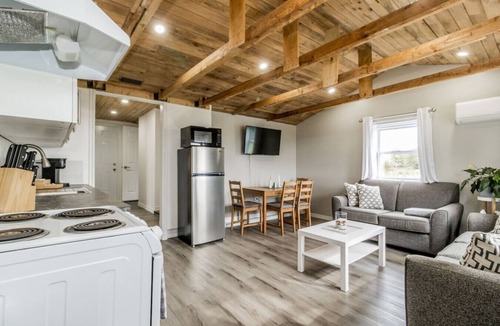 Middleton Condo | Elegant home away from home - Valley View