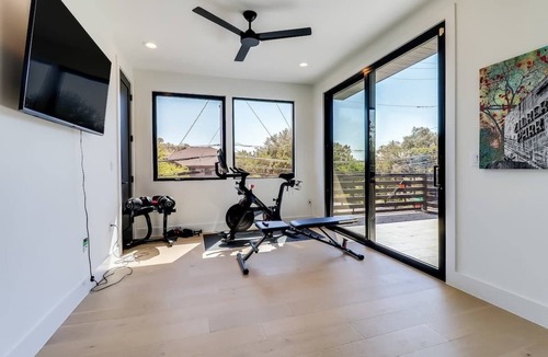 South River City House | Elegant home close to the iconic South Congress St