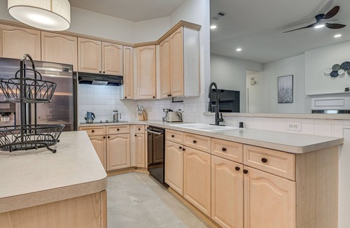 Far North Dallas House | Elegant Home w/Private Patio, 2 Mi to UTD Campus!