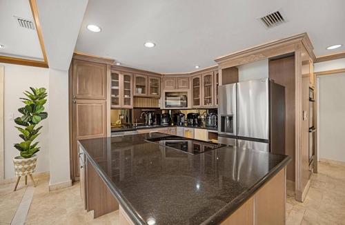 Key Largo Hotel | Elegant Home with Beach & Dockage! Spectacular Sunsets!