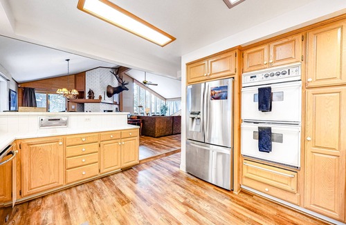 Tahoe Pines House | Elegant Home with Jetted Tub - 2 blocks from Tahoe Pines Beach