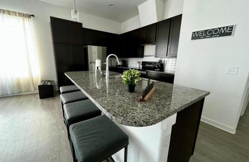 Leander Apartment | Elegant Home with Stunning Views and Comfortable Amenities