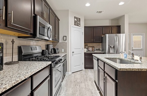 Round Rock Apartment | Elegant Home with Cozy Vibes