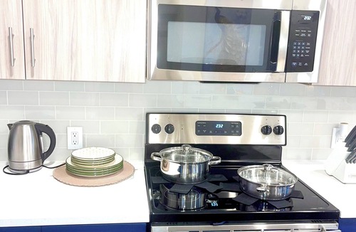 Addison Apartment | Elegant homes with 2TV, free parking and GYM