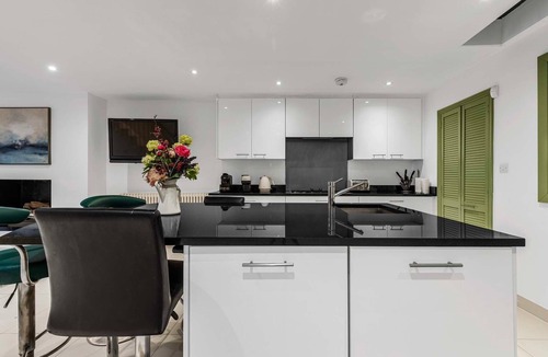 Holland Park House | Elegant House Summary