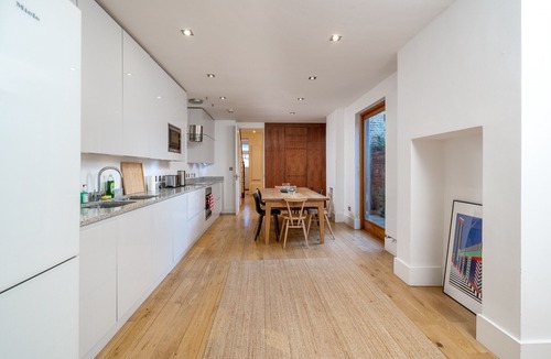 North Kensington House | Elegant house w/ patio & parking