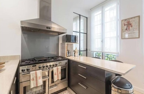 Saint-Gervais Apartment | Elegant Île Saint-Louis Apartment Near Notre Dame and the Seine