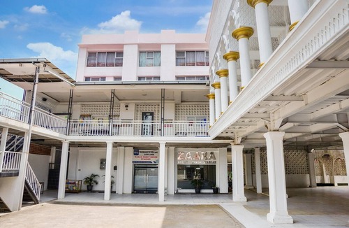Padang House | Elegant Indonesia Deluxe Double w/Free WiFi