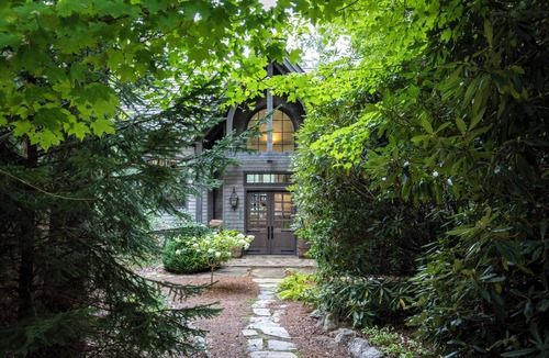 Highlands House | Elegant interior. Sunset views. Walk to town. Professional kitchen. Pet friendly
