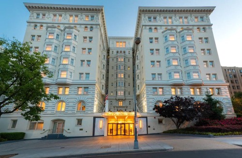 Kalorama Heights Hotel | Elegant Junior King Suite w/Refined Details + Easy Walk to Embassy Row Area