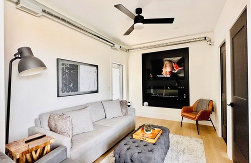 Virgil Bed & Breakfast | Elegant King Suite with Private Balcony & Bath in Niagara-on-the-Lake