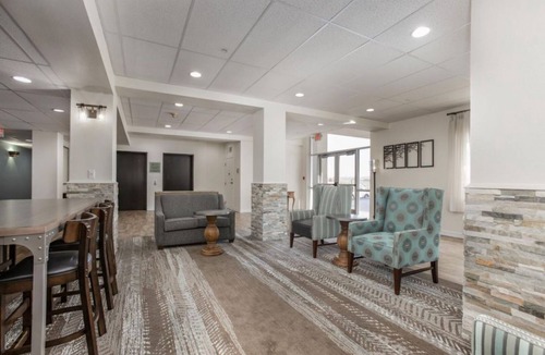 Branson Theater District Apartment | Elegant King Studio at Oak Ridge Branson w Pool