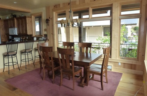 McCall Cabin | Elegant Lakefront Cabin, Private Dock, Bocce Ct, WiFi