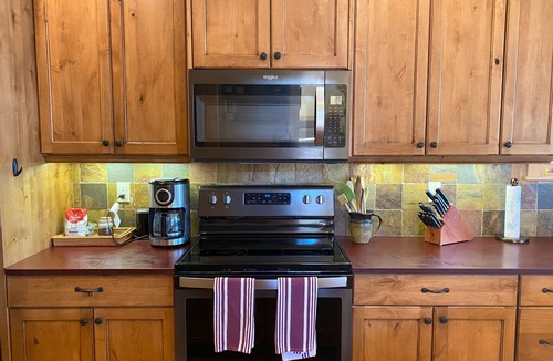 McCall Cabin | Elegant Lakefront Cabin, Private Dock, Bocce Ct, WiFi