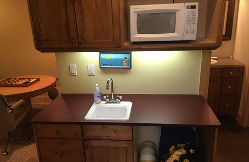 McCall Cabin | Elegant Lakefront Cabin, Private Dock, Bocce Ct, WiFi